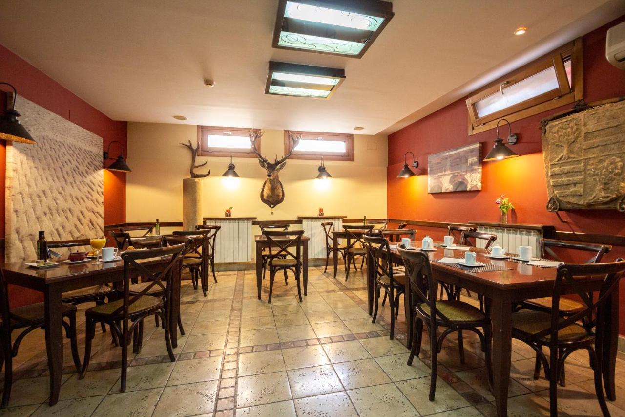 Hostal Los Canteros Golmayo エクステリア 写真