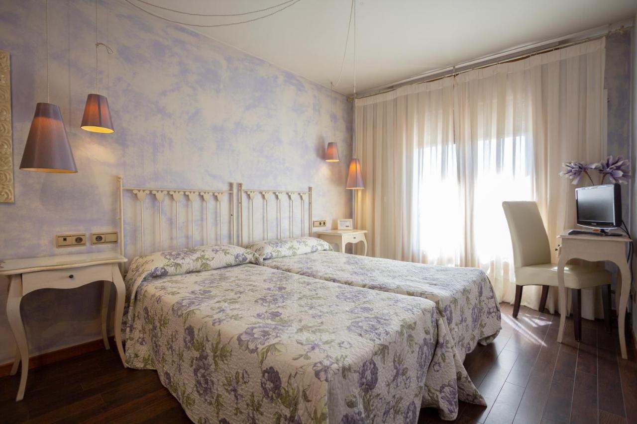 Hostal Los Canteros Golmayo エクステリア 写真
