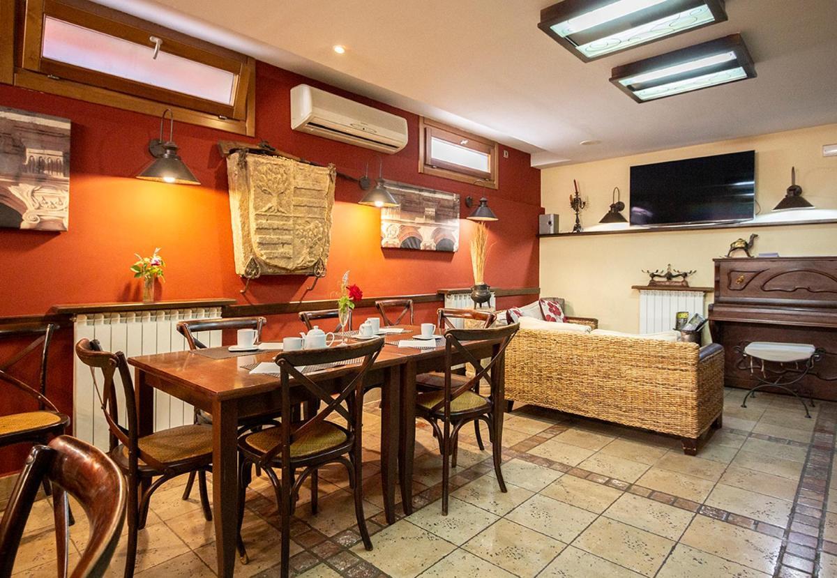 Hostal Los Canteros Golmayo エクステリア 写真