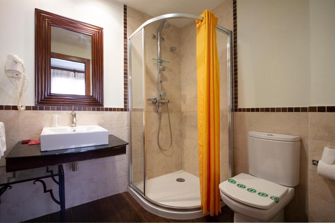 Hostal Los Canteros Golmayo エクステリア 写真