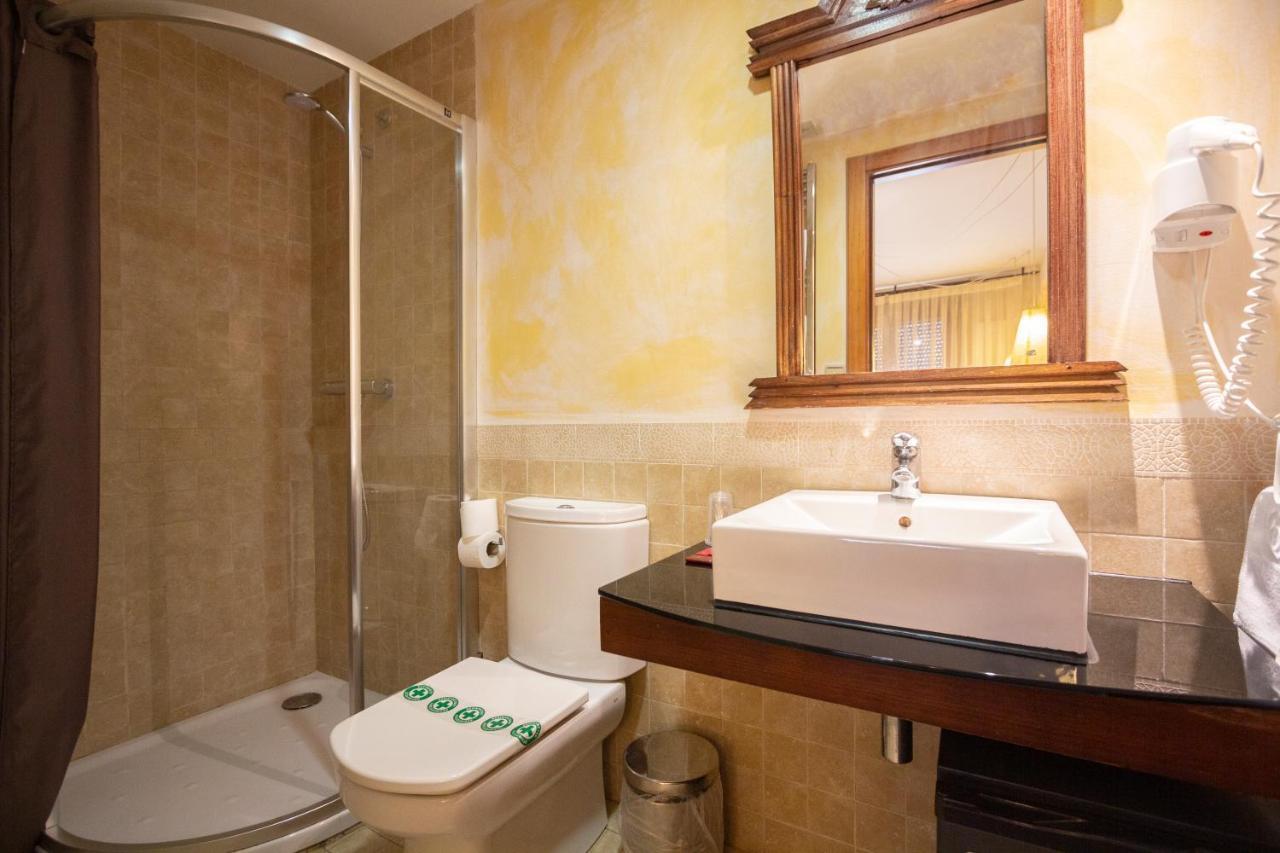 Hostal Los Canteros Golmayo エクステリア 写真