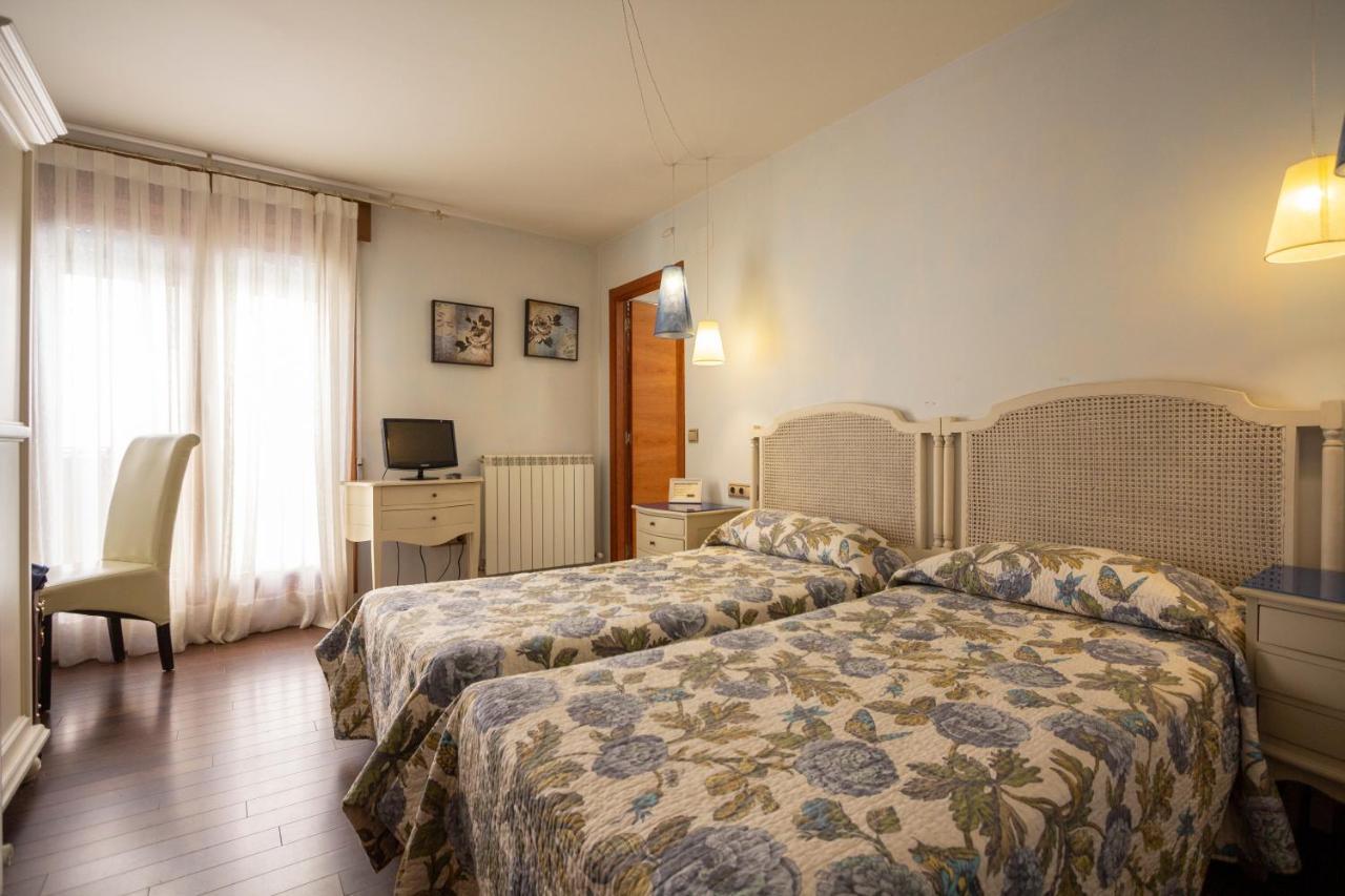 Hostal Los Canteros Golmayo エクステリア 写真