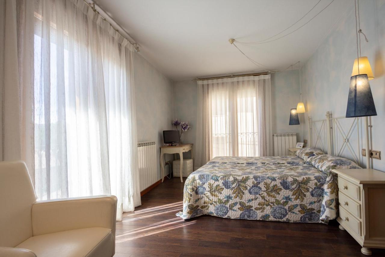 Hostal Los Canteros Golmayo エクステリア 写真
