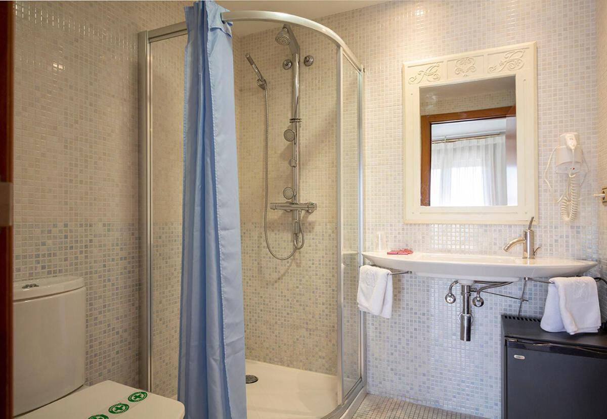 Hostal Los Canteros Golmayo エクステリア 写真